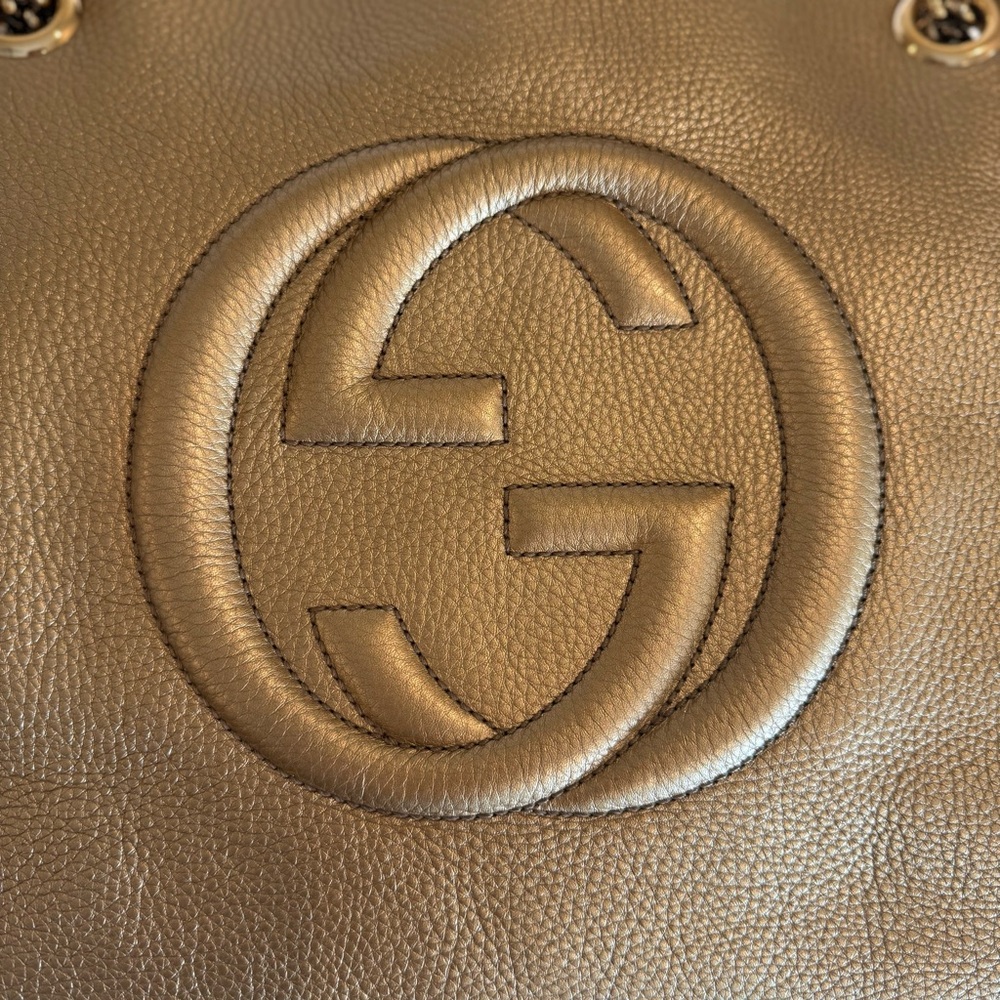 Gucci Soho Medium Chain Tote in Gold - Picture 2 of 16